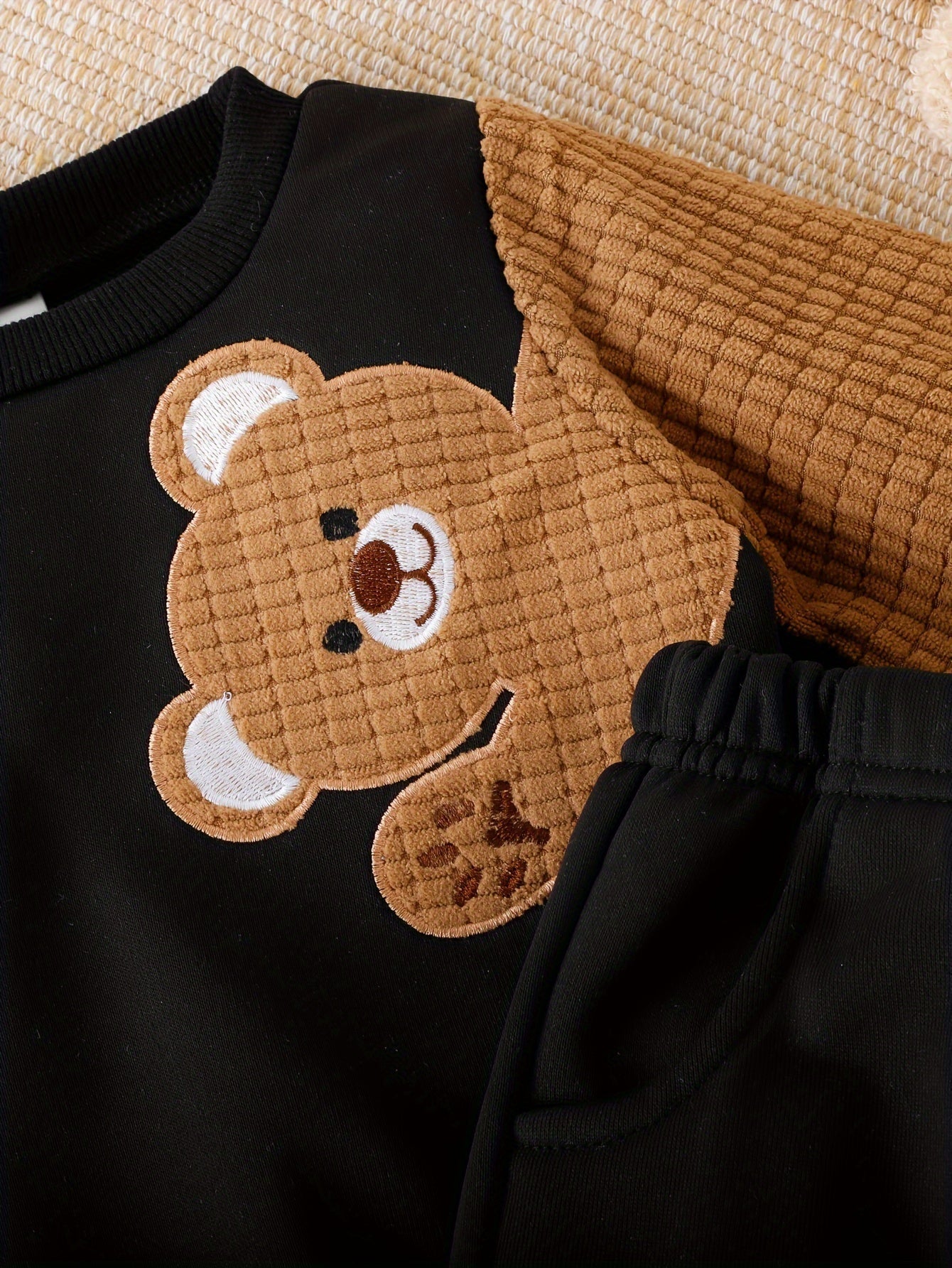 חליפה מהממת רקמת דובי חמוד דגם אלי